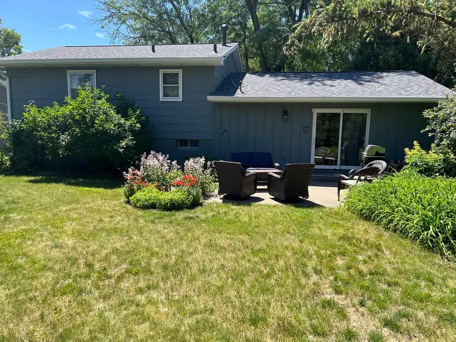 3223 Kenwood Avenue, Davenport, IA 52807 - #3