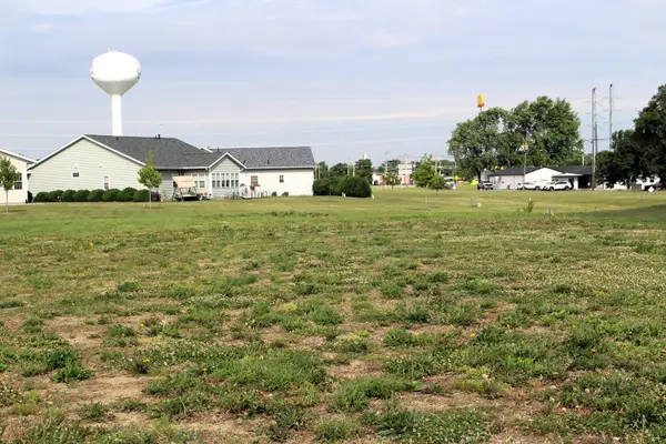 23 Somerset Drive, Clinton, IL 61727