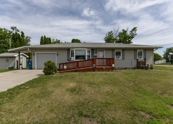 706 14th Place, Camanche, IA 52730