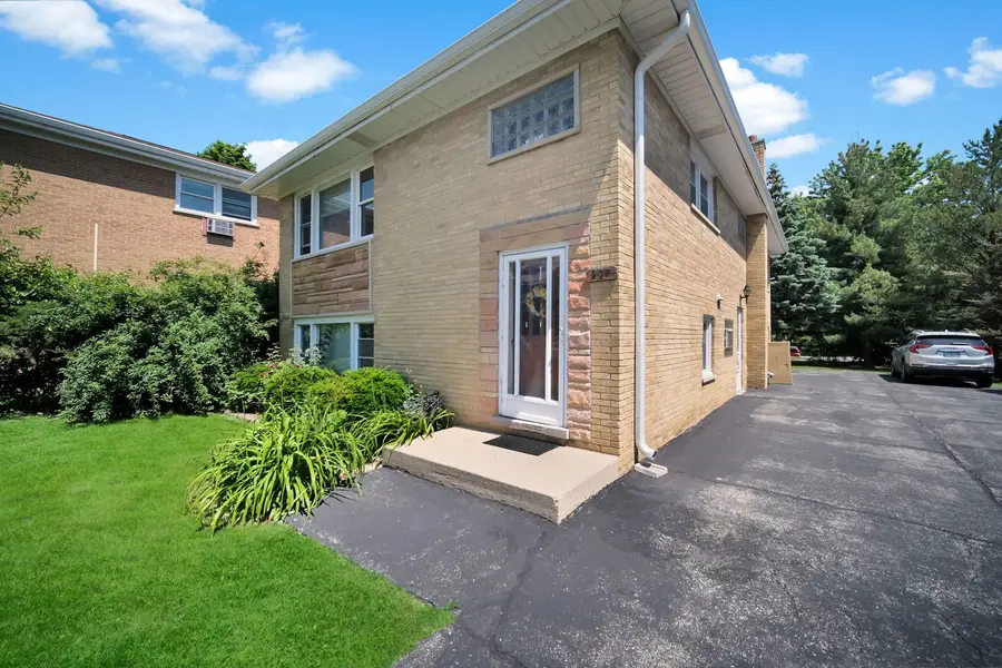 227 S Hale Street, Addison, IL 60101 - #3