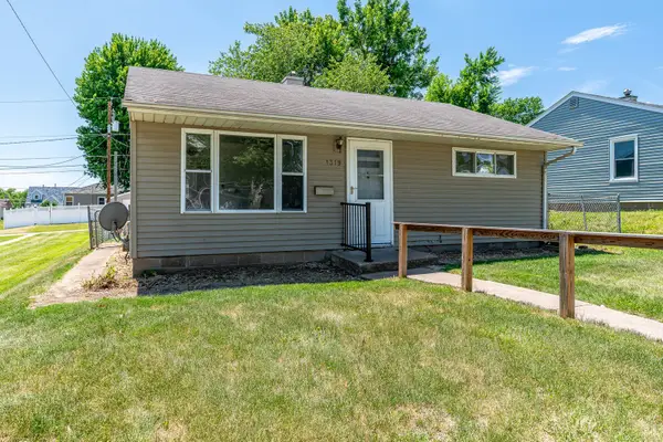 1319 W 38th Place, Davenport, IA 52806