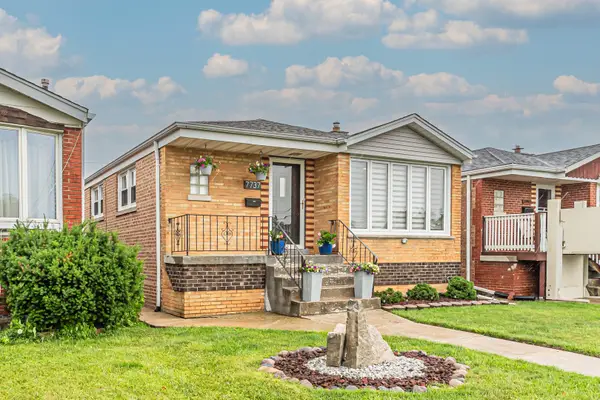 7737 Meade Avenue, Burbank, IL 60459