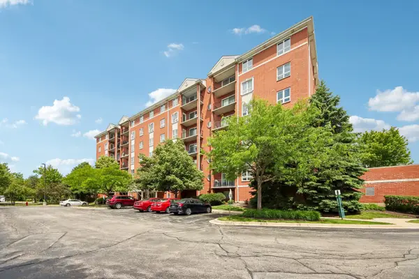 190 N Milwaukee Avenue #401, Wheeling, IL 60090