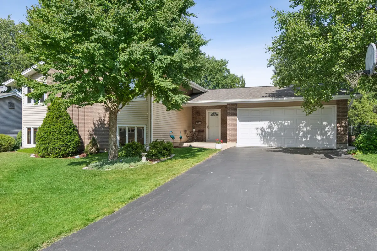 6601 Macarthur Drive, Woodridge, IL 60517 - #1