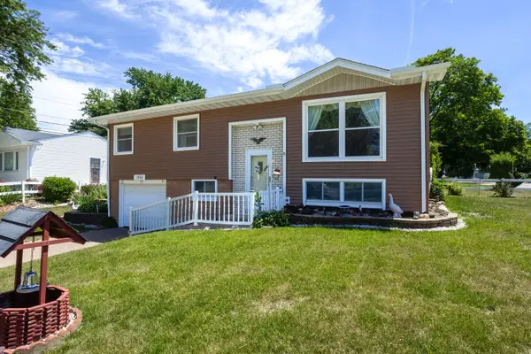 1964 N Oak Street, Bettendorf, IA 52722