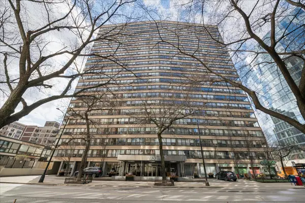 2930 N Sheridan Road #1009, Chicago, IL 60657