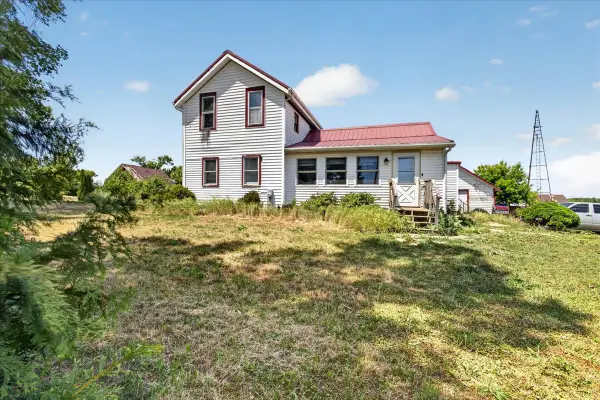10112 E High Road, Stillman Valley, IL 61084