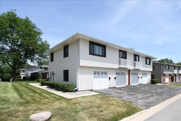 123 Fairlane Court #A, Bloomingdale, IL 60108