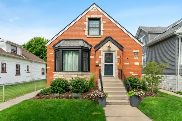 4230 N Moody Avenue, Chicago, IL 60634