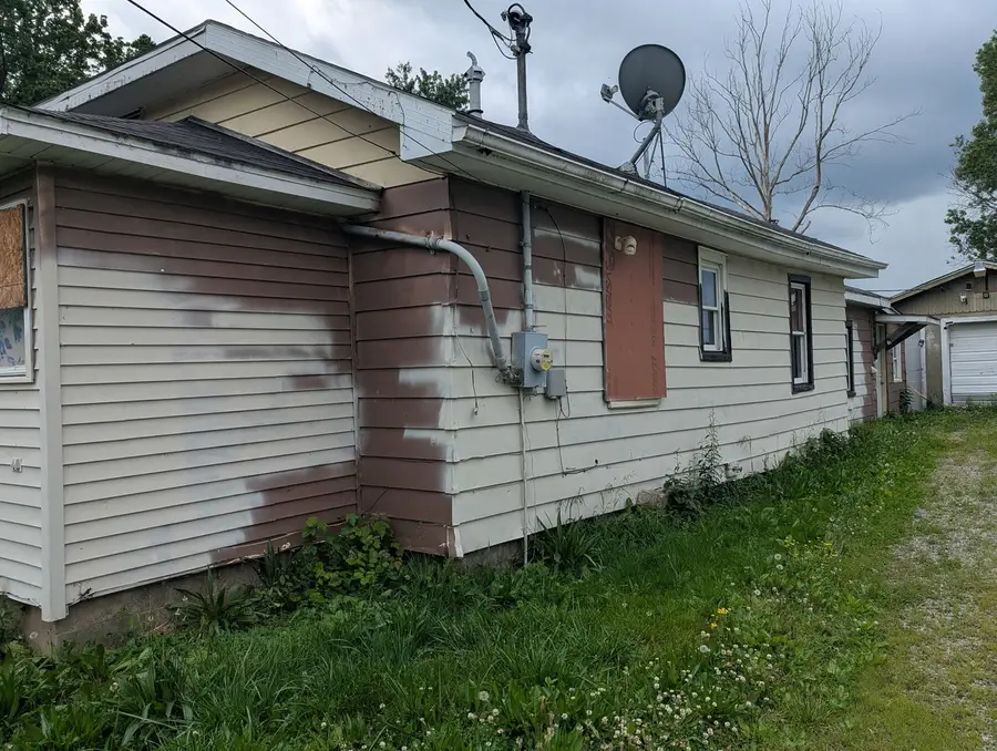 427 N Thompson Street, Carrier Mills, IL 62917 - #2