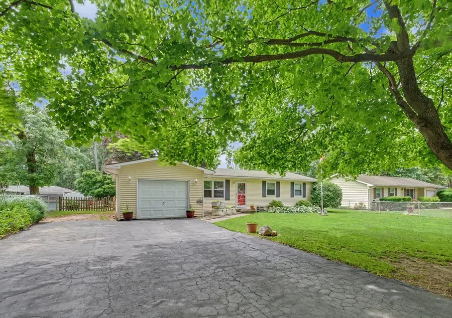 507 E Larmon Street, Tolono, IL 61880 - #2