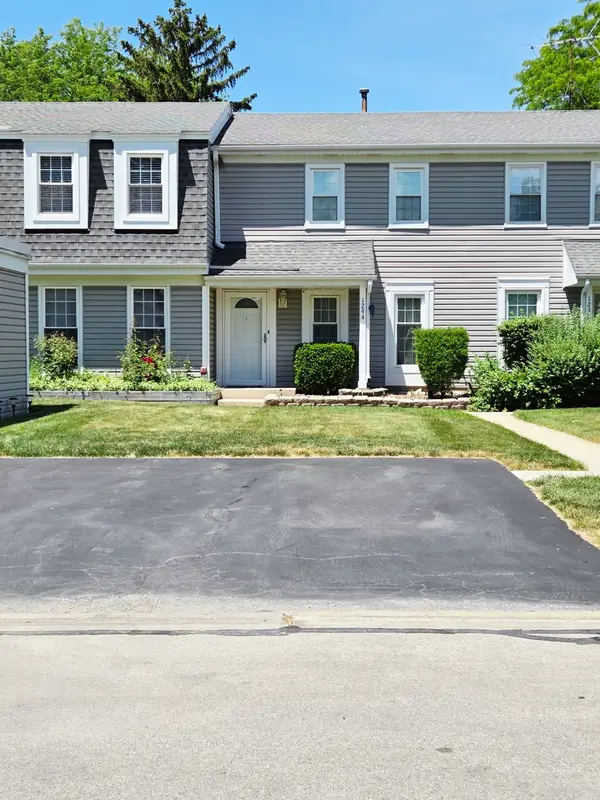 1294 Downing Street, Roselle, IL 60172