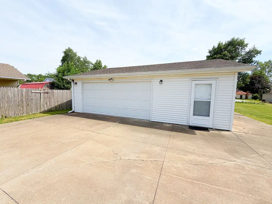 411 W Grant Street, Streator, IL 61364 - #2