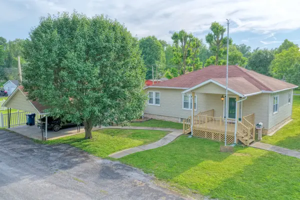 602 W Ray Avenue, Christopher, IL 62822