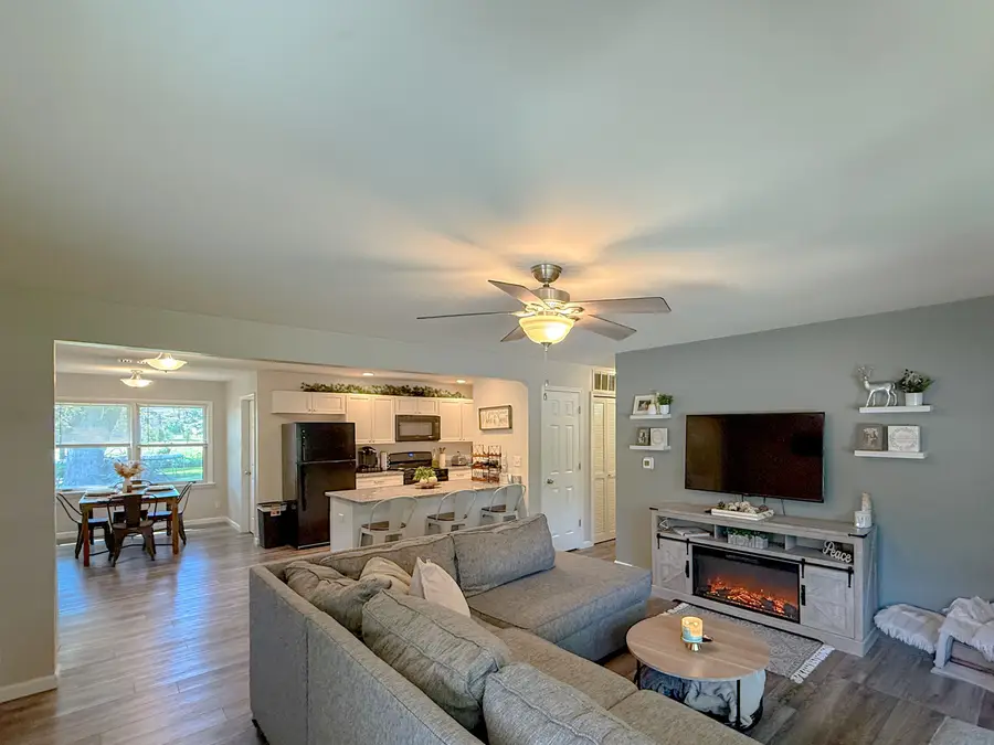 415 Parkside Drive, Sycamore, IL 60178 - #3