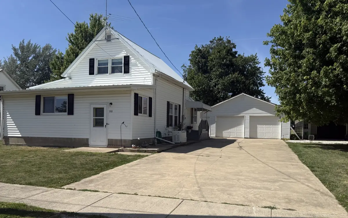 302 South Street, Bradford, IL 61421 - #1