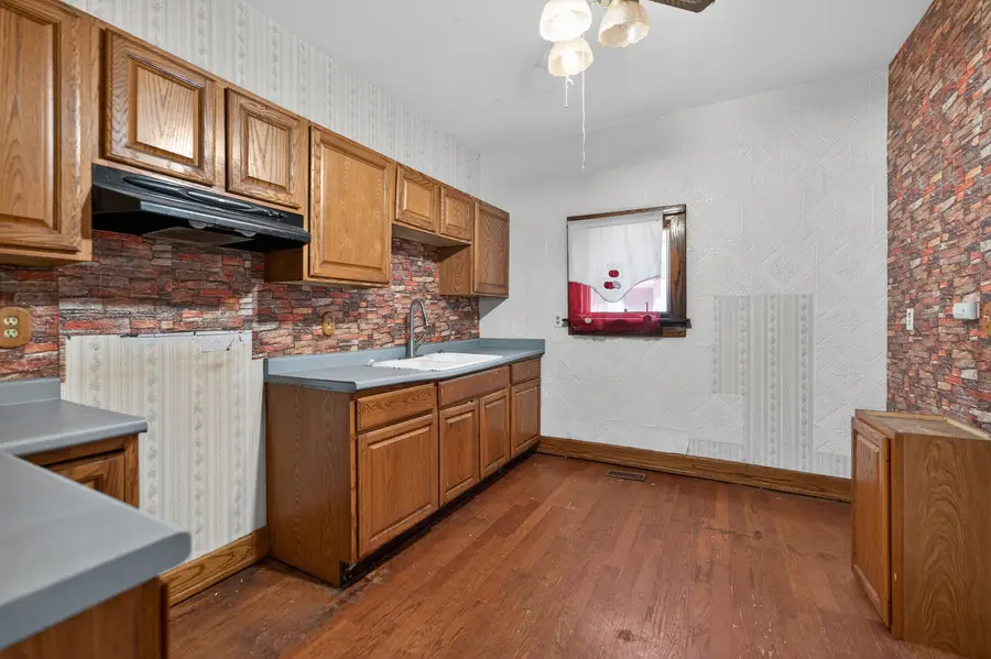 536 N 7th Street, Dekalb, IL 60115 - #3