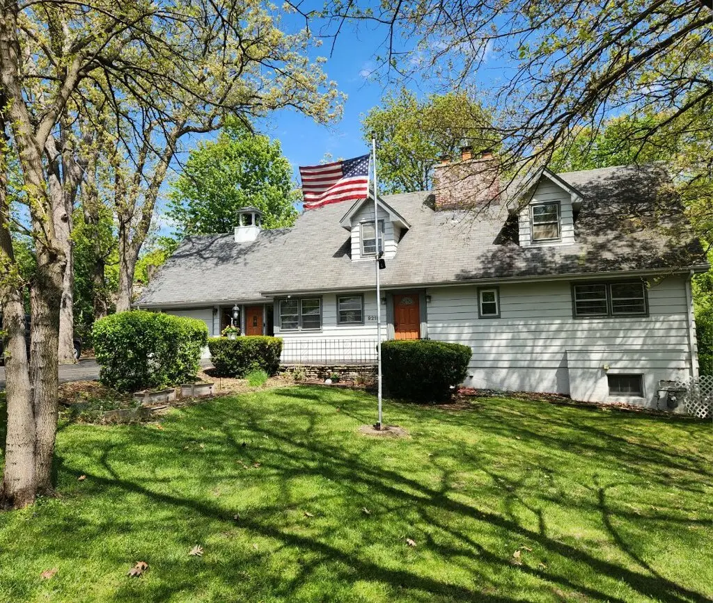 9215 S 83rd Avenue, Hickory Hills, IL 60457 - #1