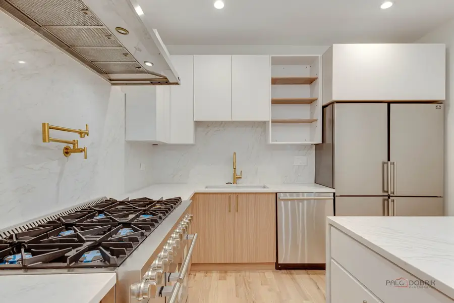 1826 W Farragut Avenue, Chicago, IL 60640 - #2