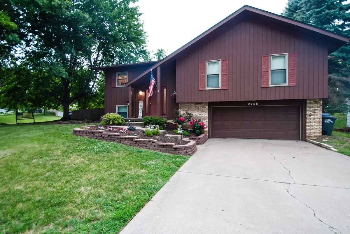 2065 Hollow View Drive, Bettendorf, IA 52722 - #1