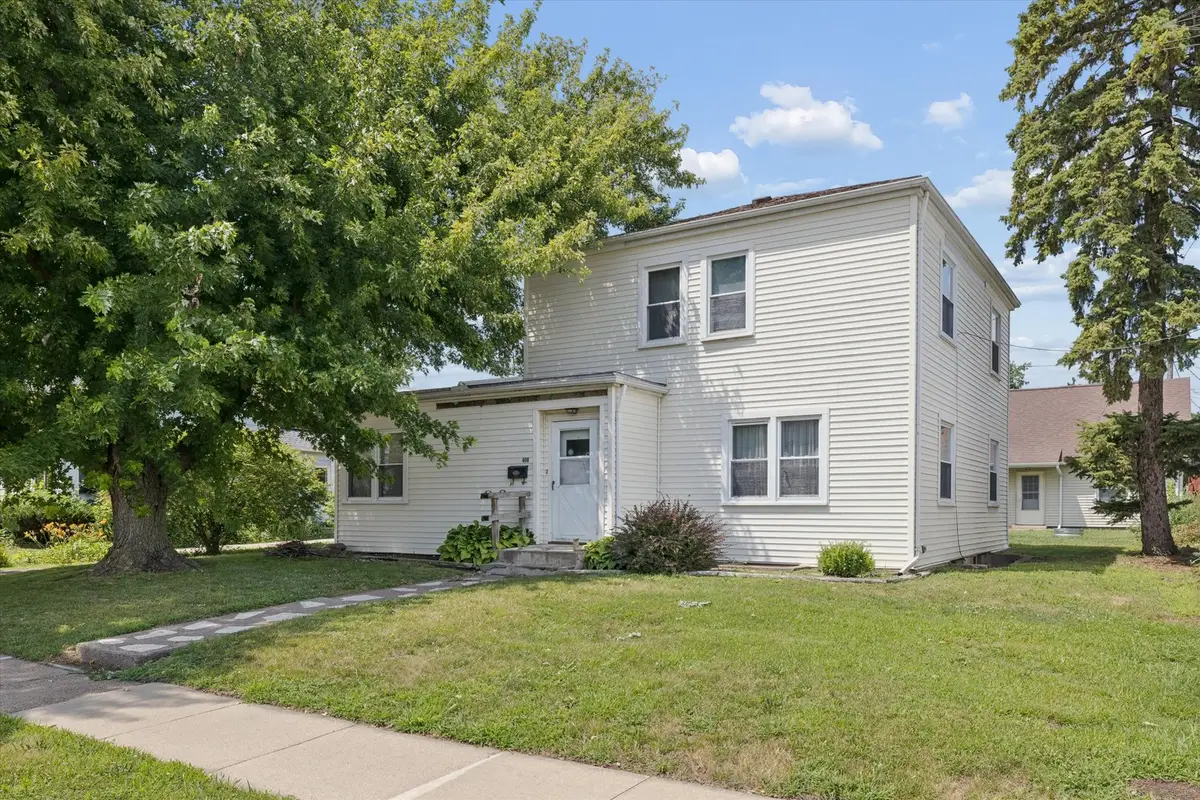 406 11th Street, De Witt, IA 52742 - #1