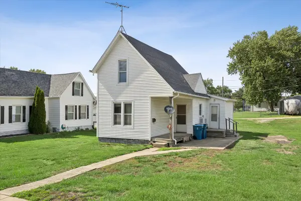 712 10th Street, De Witt, IA 52742