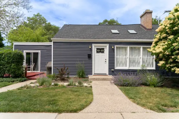 1704 Maple Avenue, Northbrook, IL 60062