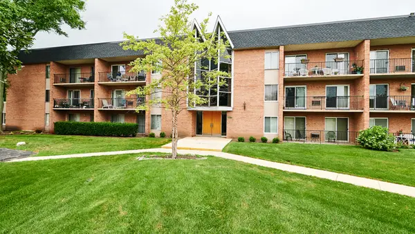1104 N Mill Street #310, Naperville, IL 60563