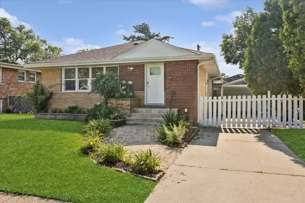 2410 Sunnyside Avenue, Westchester, IL 60154