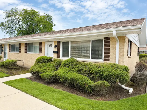 813 Valley Stream Drive #D, Wheeling, IL 60090