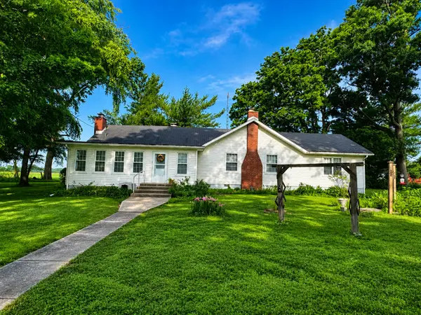 27712 W 17th Street Road, Centralia, IL 62801