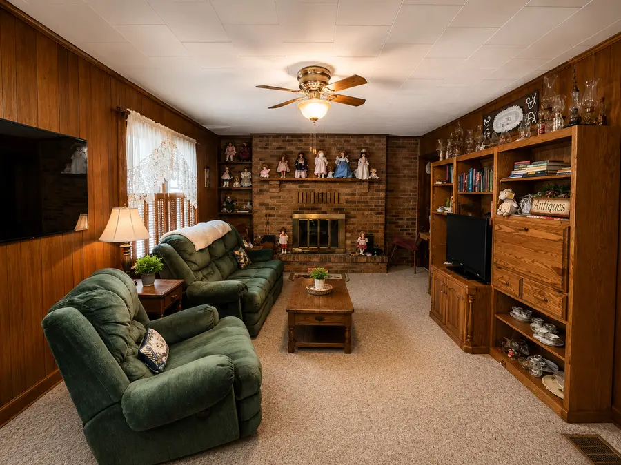 27712 W 17th Street Road, Centralia, IL 62801 - #3