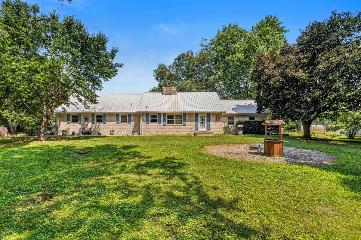 1516 W North Shore Drive, Mahomet, IL 61853 - #1