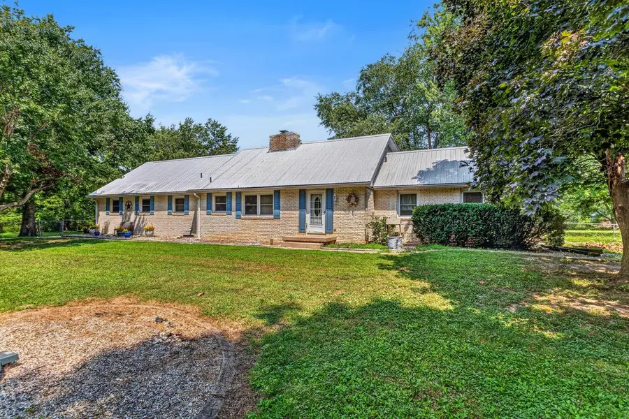 1516 W North Shore Drive, Mahomet, IL 61853 - #2