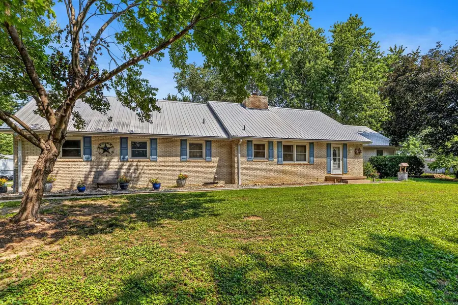 1516 W North Shore Drive, Mahomet, IL 61853 - #3