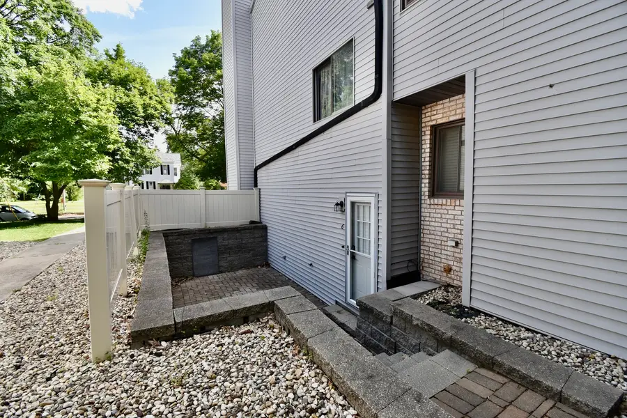 1106 E Jefferson Street #6, Bloomington, IL 61701 - #3
