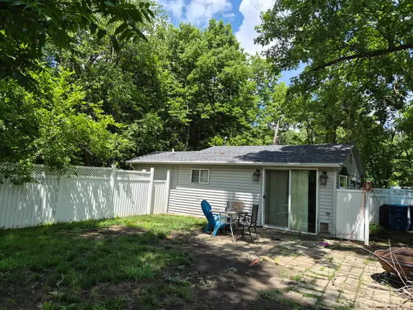 208 West Street, Utica, IL 61373