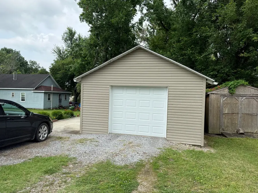 78 Academy Street, Eldorado, IL 62930 - #3