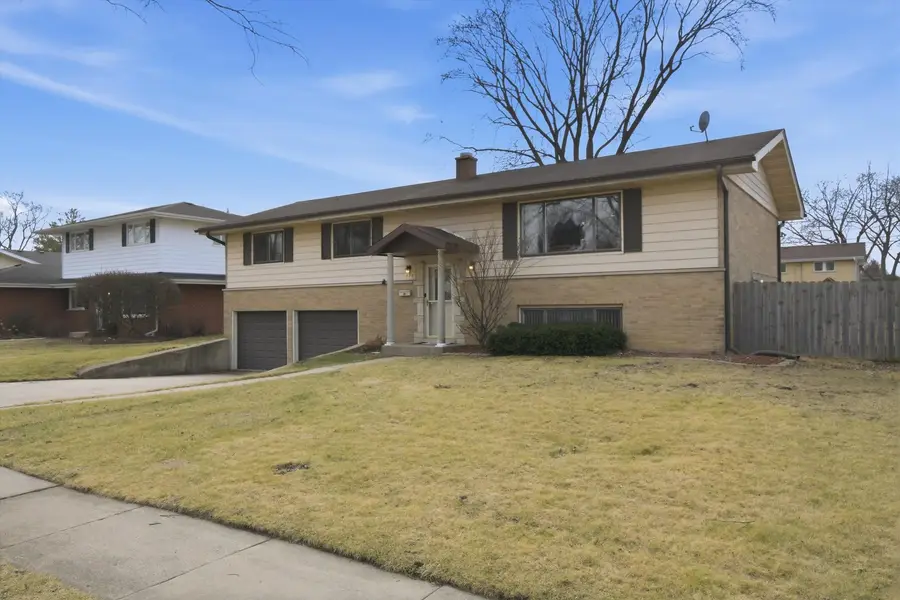 130 N Horner Lane, Mount Prospect, IL 60056 - #2