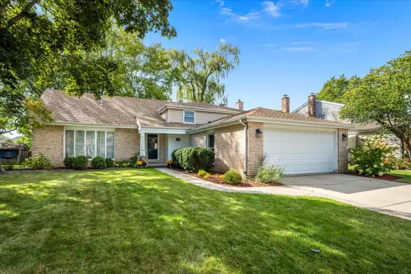 1145 Weeping Willow Lane, Libertyville, IL 60048
