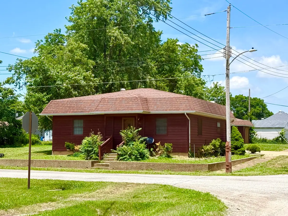 201 Helen Street, Christopher, IL 62822 - #1