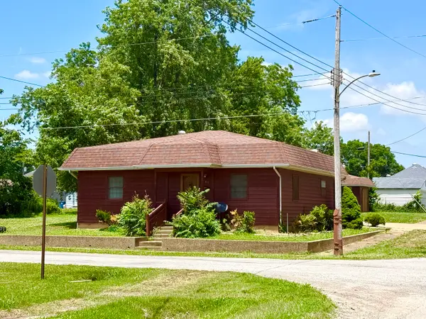 201 Helen Street, Christopher, IL 62822