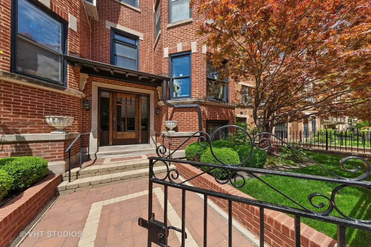 556 W Roscoe Street #3, Chicago, IL 60657 - #1