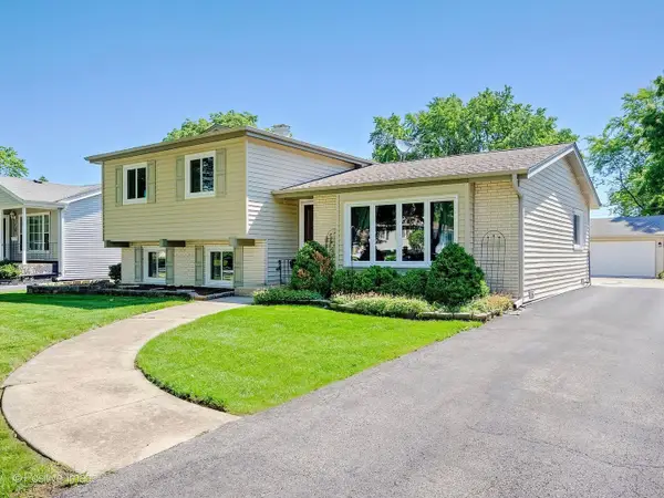 637 N Ellsworth Avenue, Addison, IL 60101