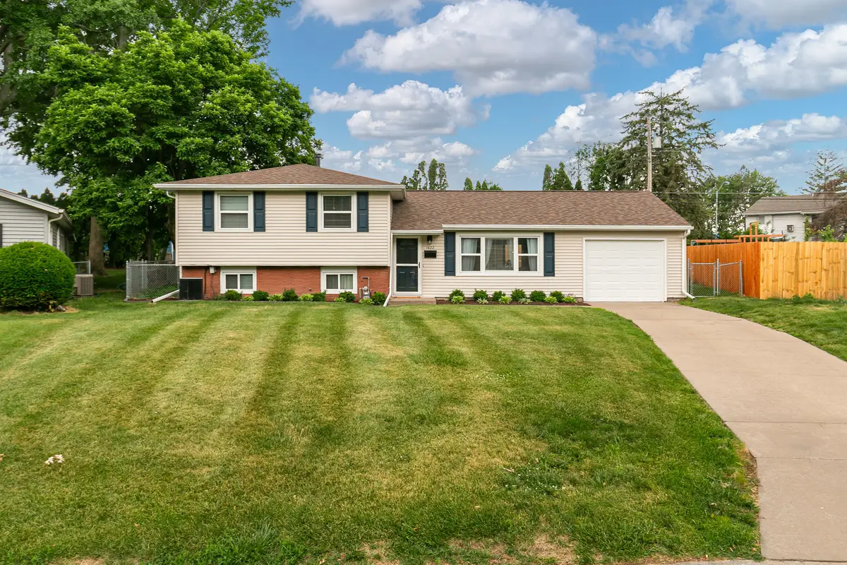 1422 Lakewood Drive, Bettendorf, IA 52722 - #1