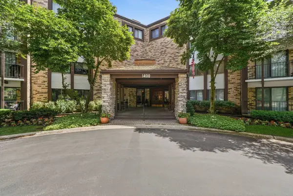 1400 N Yarmouth Place #303, Mount Prospect, IL 60056