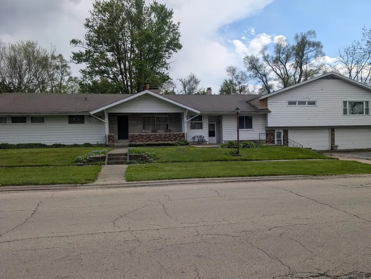 704 W Mckinley Street, Harvard, IL 60033 - #1