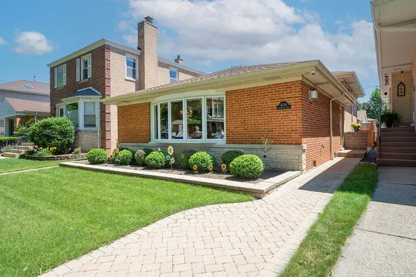 6335 N Karlov Avenue, Chicago, IL 60646
