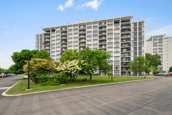 8809 Golf Road #8A, Niles, IL 60714