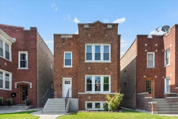 4131 W Nelson Street, Chicago, IL 60641
